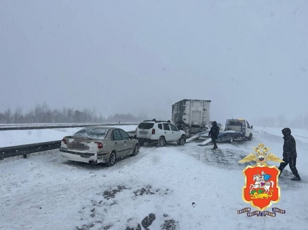 12 машин пострадали в пяти авариях на трассе «Дон» в Подмосковье