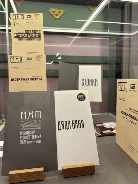 Большая история большого театрального художника: в МХТ поздравили Николая Симонова