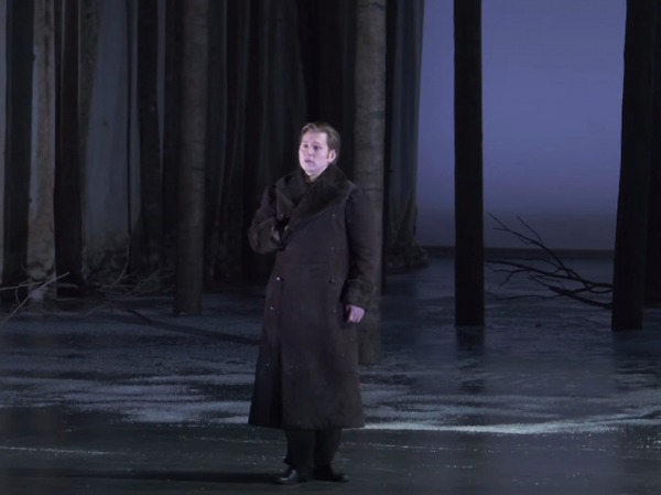 «Рана и боль»: Рэйф Файнс научил японцев в Париже хандре «Евгения Онегина»