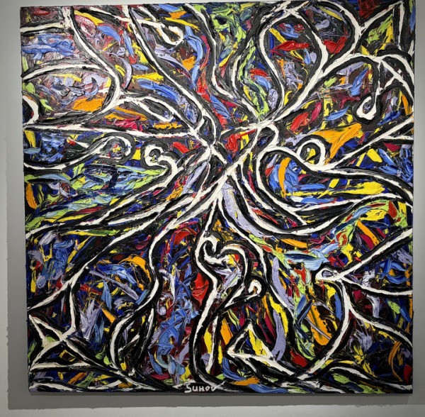 Театр ворвался в музей: яркий перформанс представили на выставке в ММОМА