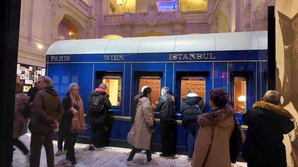 В Париже воспроизвели интерьеры «Восточного экспресса» и вспомнили балеты Дягилева