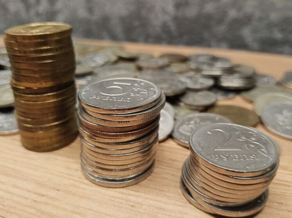 «Главная интрига года»: когда рубль ослабнет до 100 за доллар