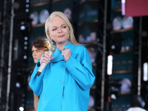 Лариса Долина взорвала зал виртуозным скэтом на джазовом концерте