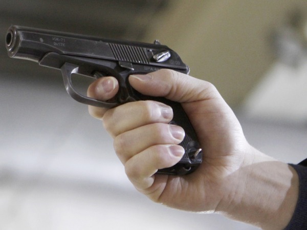 В Москве дебошир открыл стрельбу в баре из травмата, ранен посетитель