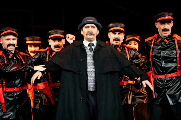 «12 стульев» привезли из Чебоксар