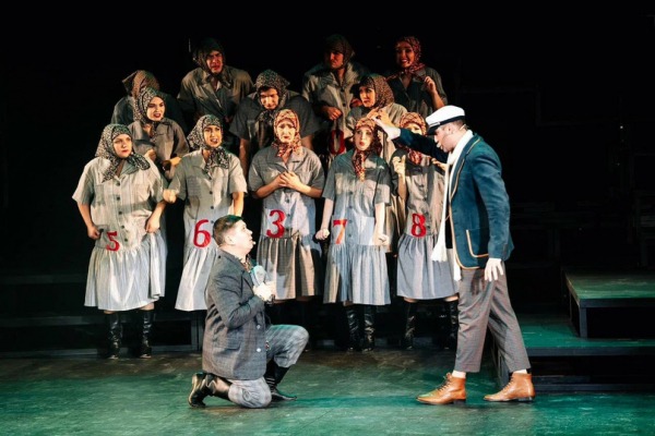 «12 стульев» привезли из Чебоксар