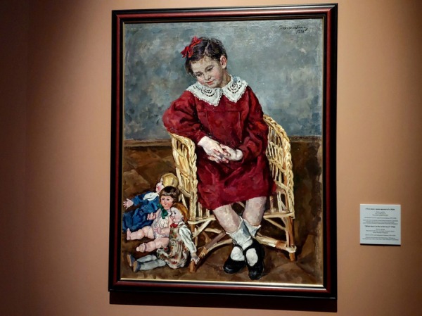 Яркая жизнь Кончаловского на юбилейной выставке: сиреневый сад, семейные портреты и застолья