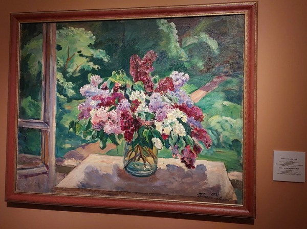 Яркая жизнь Кончаловского на юбилейной выставке: сиреневый сад, семейные портреты и застолья