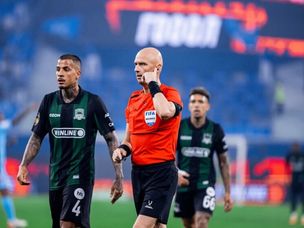 Красныи свет —  футбола нет: Семак обвинил судью Карасева в некомпетентности