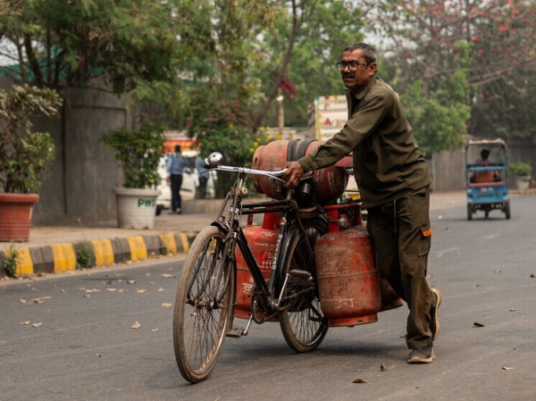 Медленная езда и удаленка: энергетический кризис из-за иранской войны ударил больно