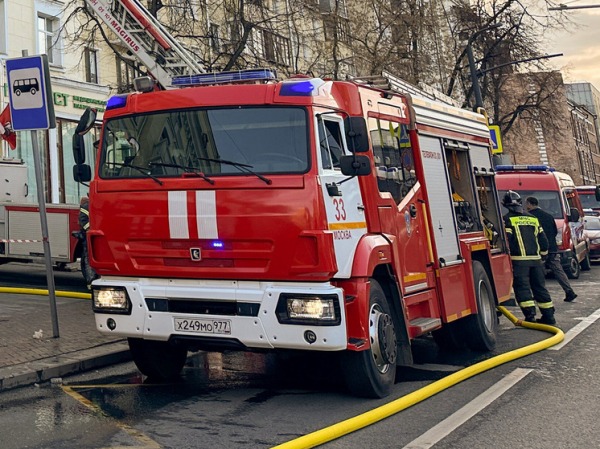 Женщина погибла при пожаре на севере Москвы