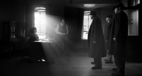 Обзор сериала «Паук-нуар». Заходят как-то пьяница, Николас Кейдж и человек-паук в бар...