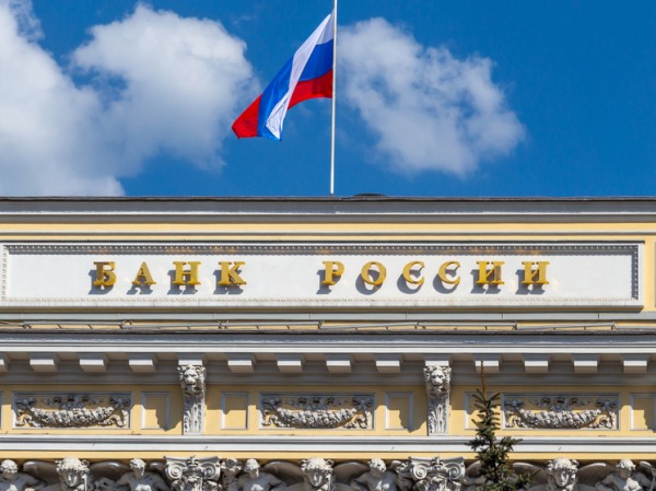 Центробанк активно распродает золото из своих резервов: названа причина