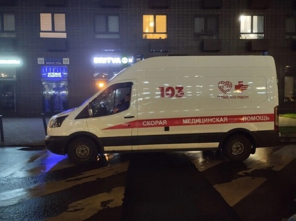 Автомобиль врезался в жилой дом на юго-западе Москвы